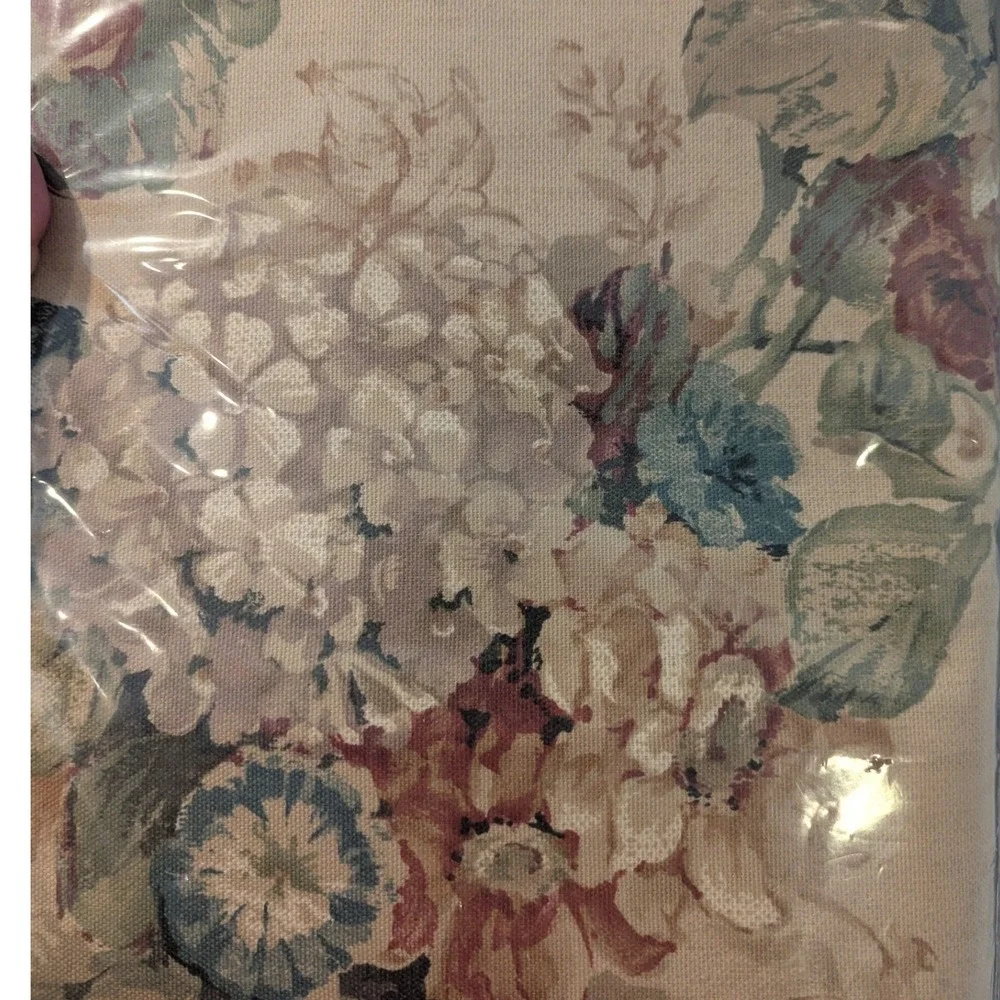 New VTG Charter Club Westerfield Floral Tablecloth 60x102 Oblong Cotton 1997